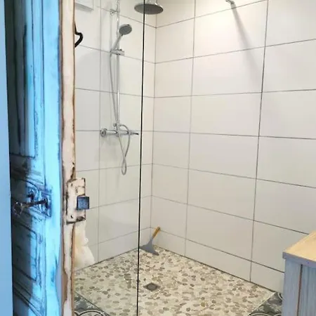 Ty Bleiz, Charmante Maison En Pierre, 3kms Plages, Tregastel Holiday home
