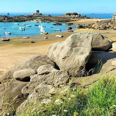 Holiday home Ty Bleiz, Charmante Maison En Pierre, 3kms Plages, Tregastel Pleumeur-Bodou